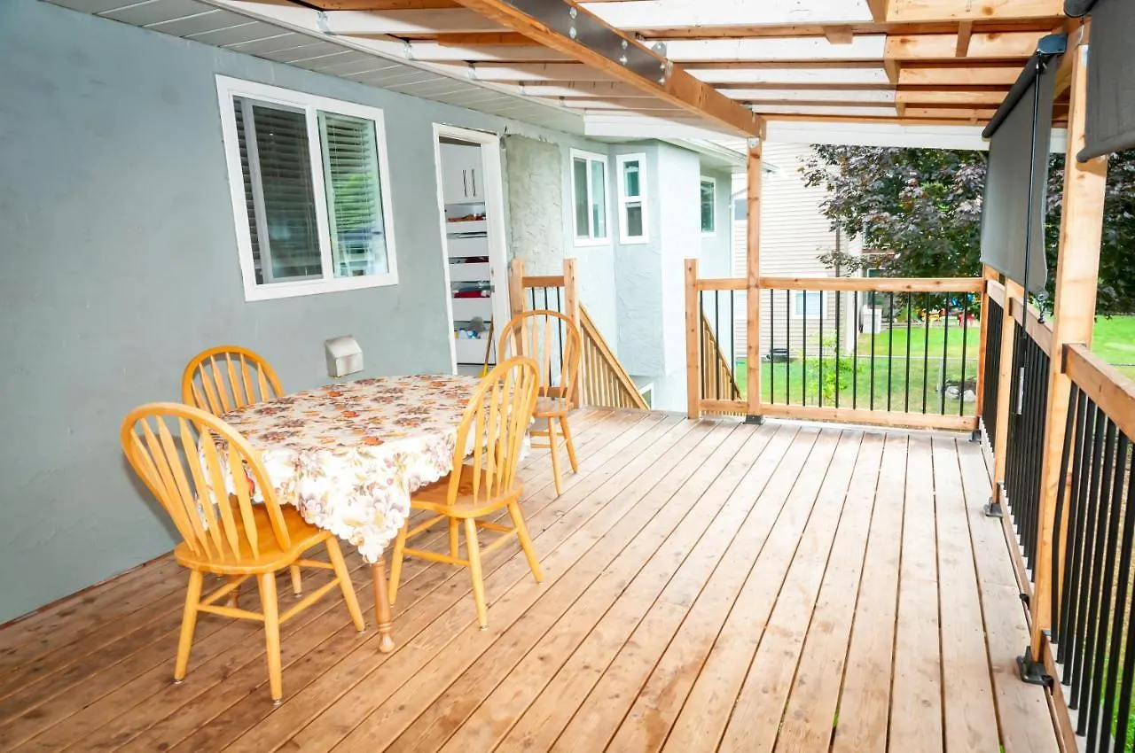 Bed & Breakfast Comfort Inn Hostel In Fraser Valley 1 Abbotsford